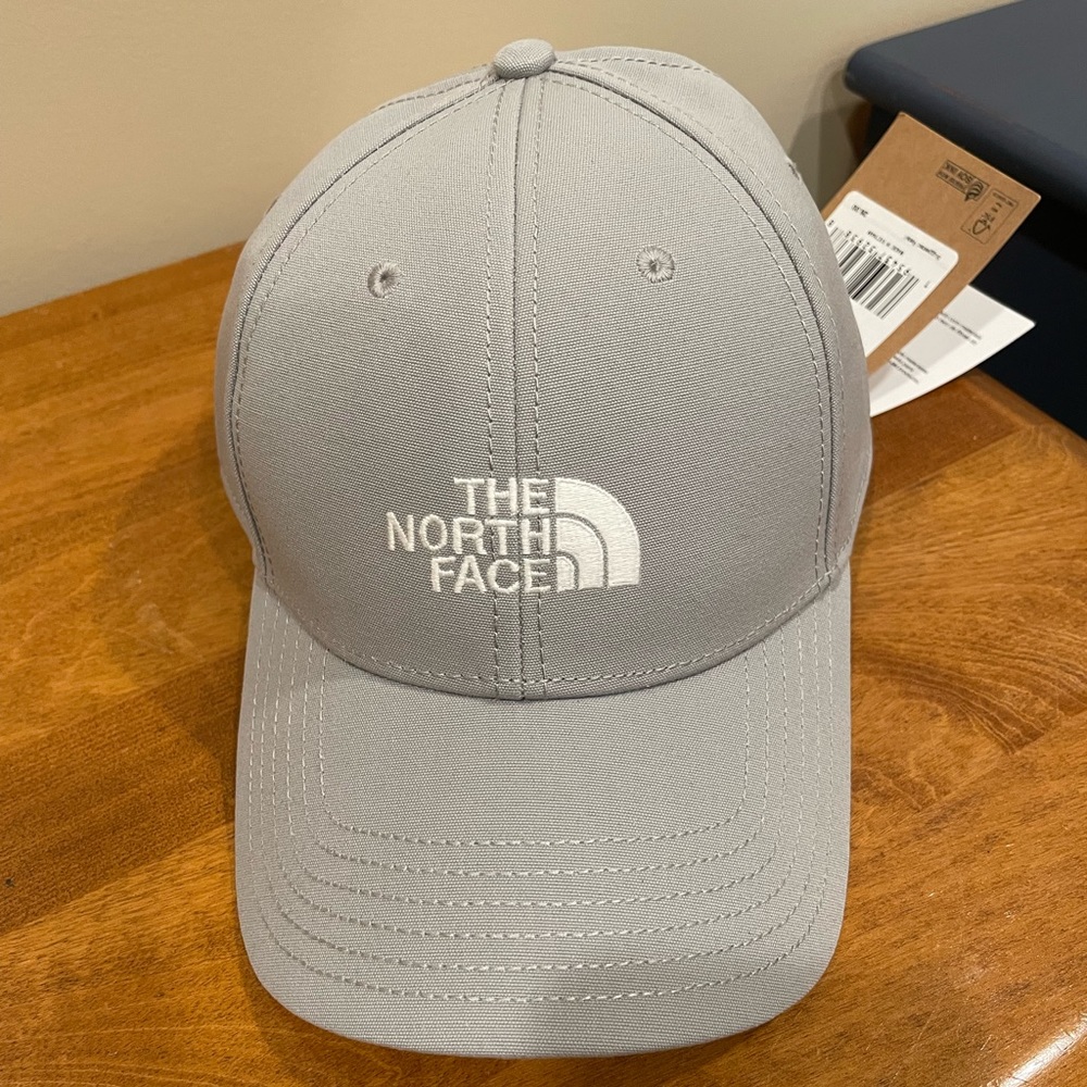 Grey North face hat!